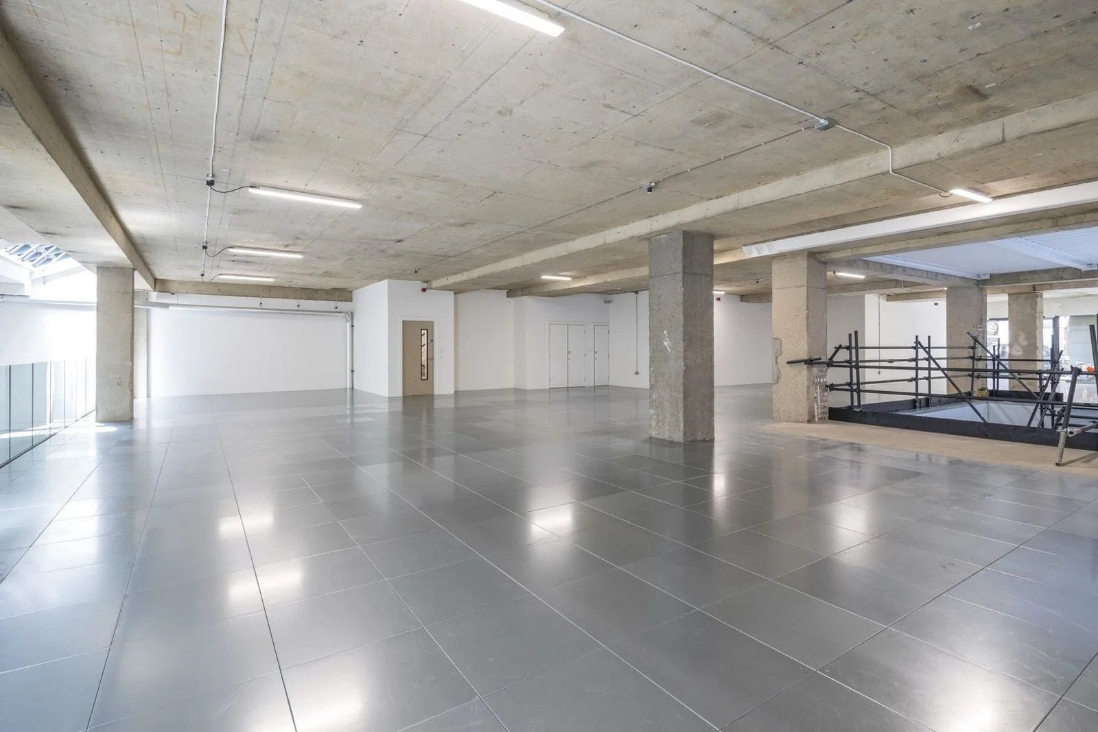 Commercial office raised floor