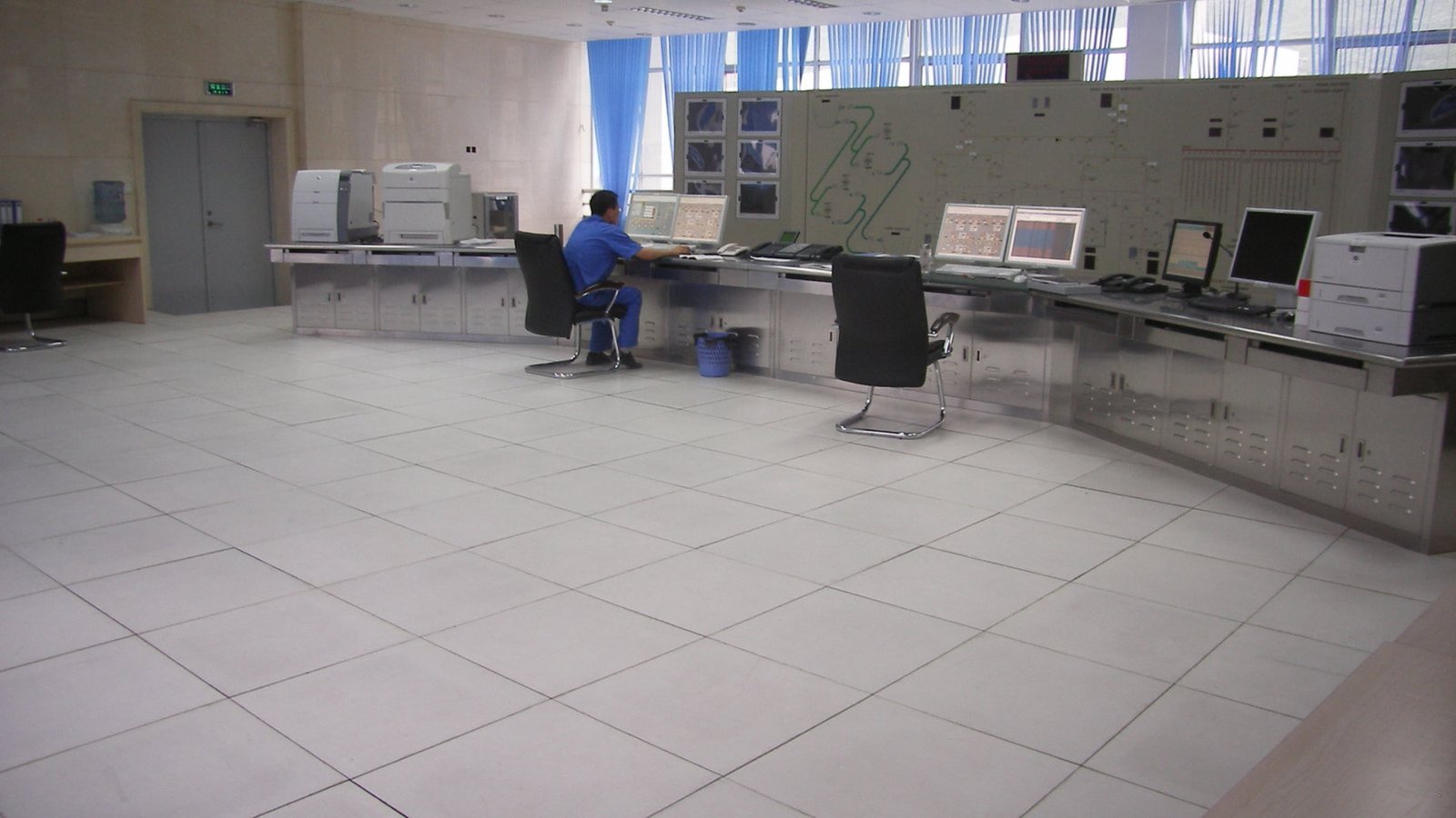 Command center raised floor